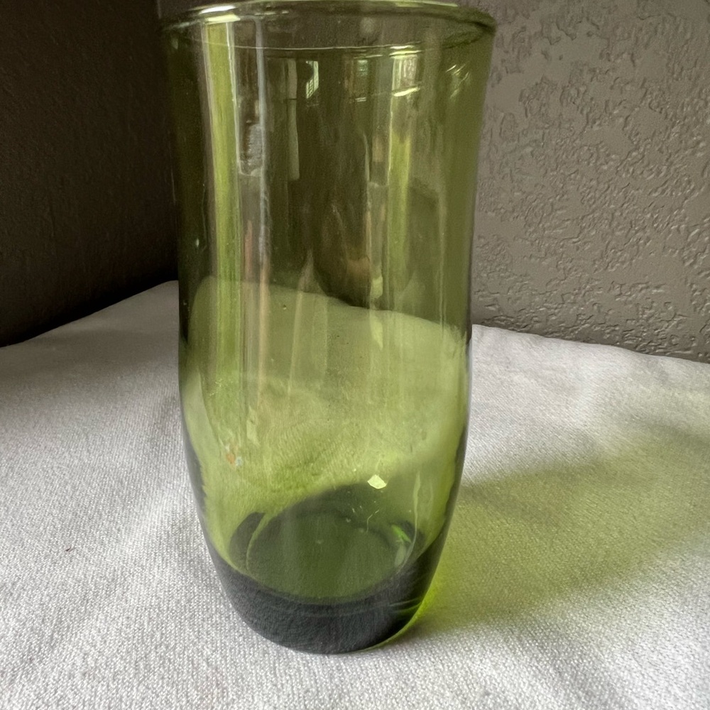vintage Libbey Glass Tempo juice tumbler in avocado green
 1970-1979